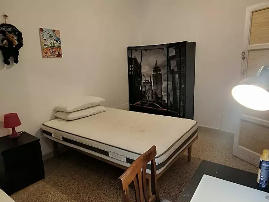 Immagine 2 di Camera in affitto  in Vico Cariati a Napoli