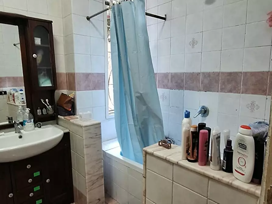 Immagine 8 di Camera in affitto  in Vico Cariati a Napoli