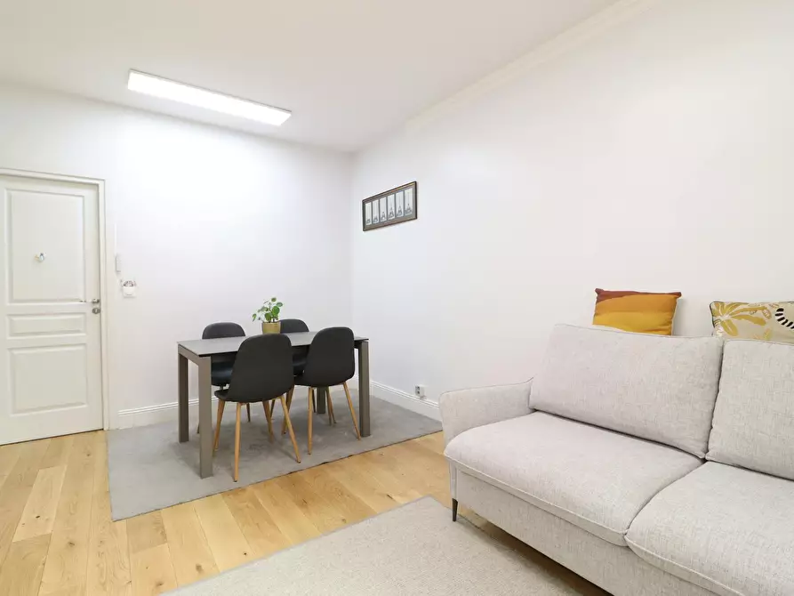 Immagine 4 di Appartamento in affitto  in Rue Fourcroy a Paris 17