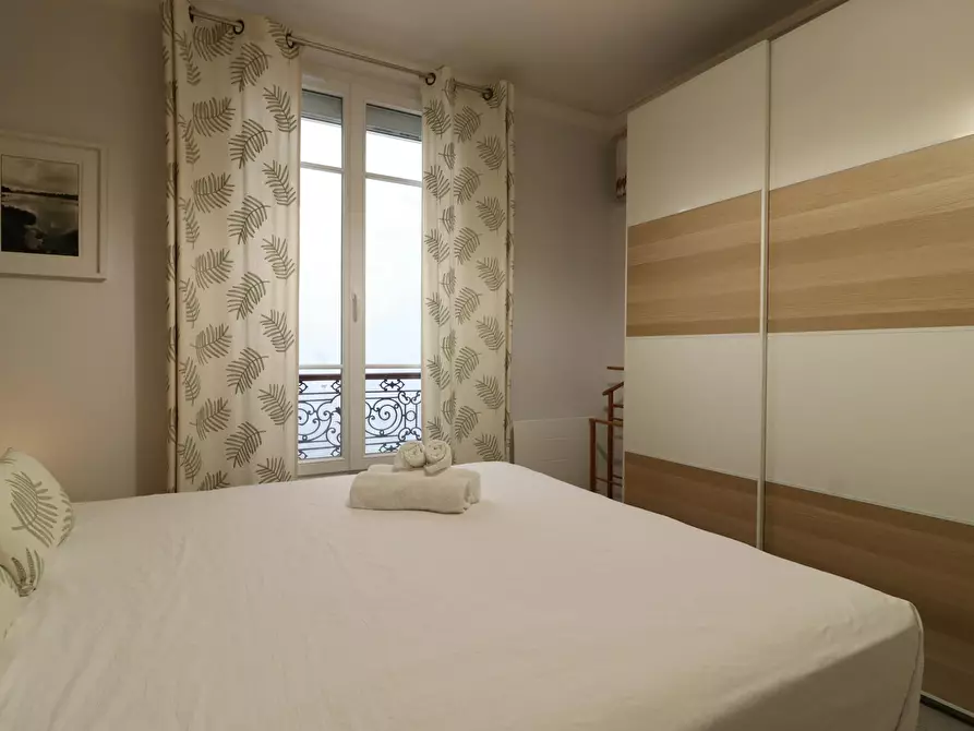 Immagine 6 di Appartamento in affitto  in Rue Fourcroy a Paris 17