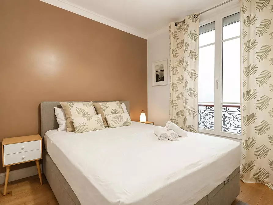 Immagine 2 di Appartamento in affitto  in Rue Fourcroy a Paris 17