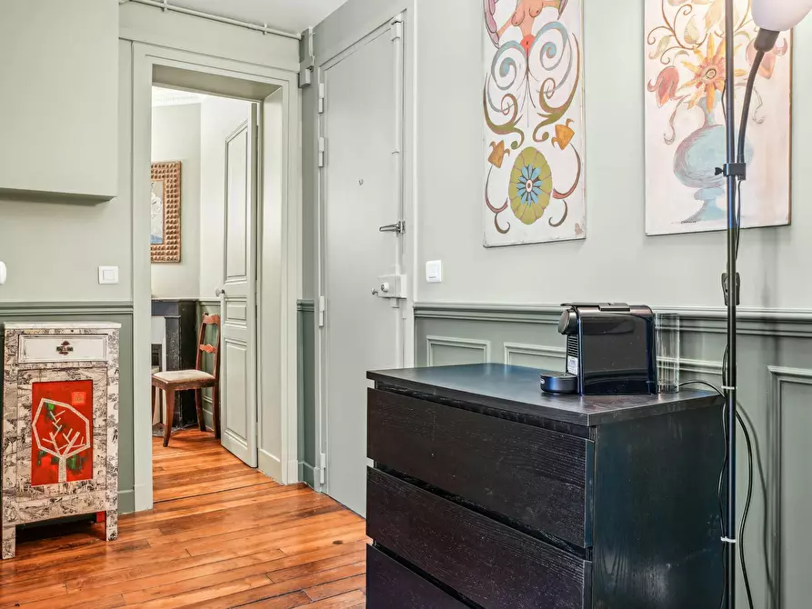 Immagine 9 di Appartamento in affitto  in Rue des Saules a Paris 18