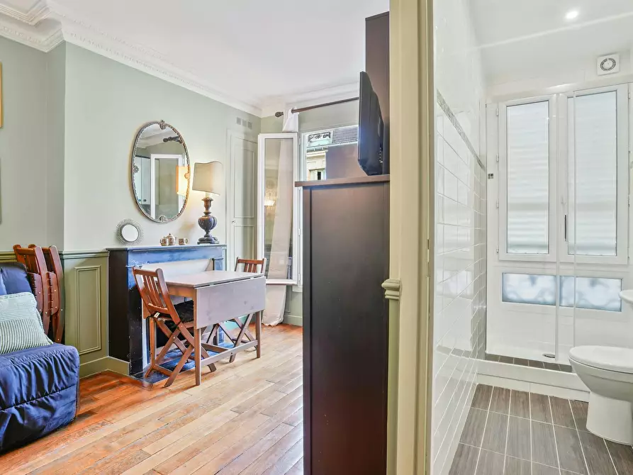 Immagine 7 di Appartamento in affitto  in Rue des Saules a Paris 18