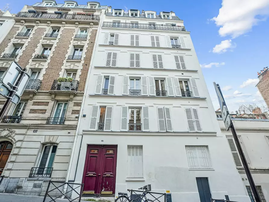 Immagine 8 di Appartamento in affitto  in Rue des Saules a Paris 18