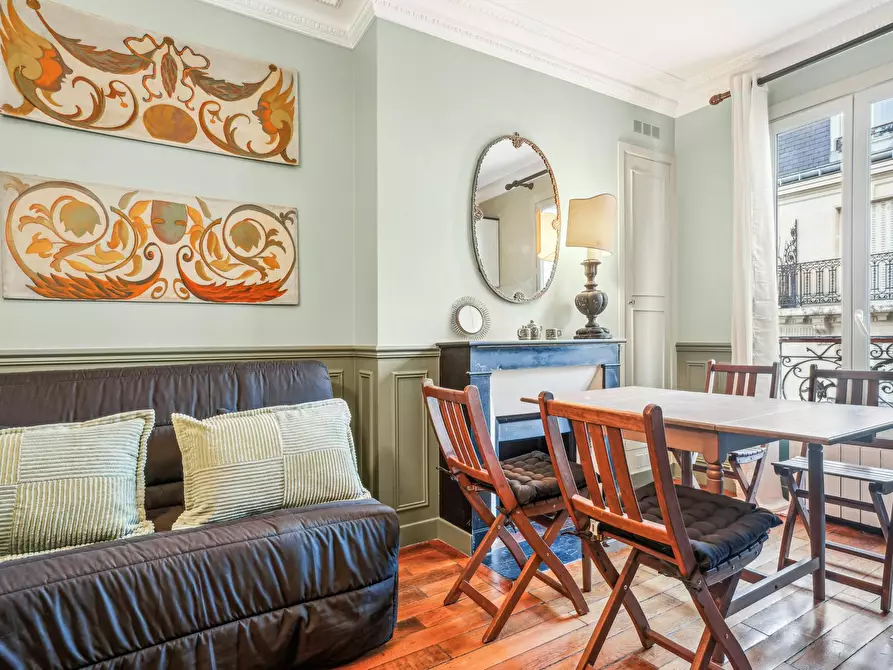 Immagine 1 di Appartamento in affitto  in Rue des Saules a Paris 18