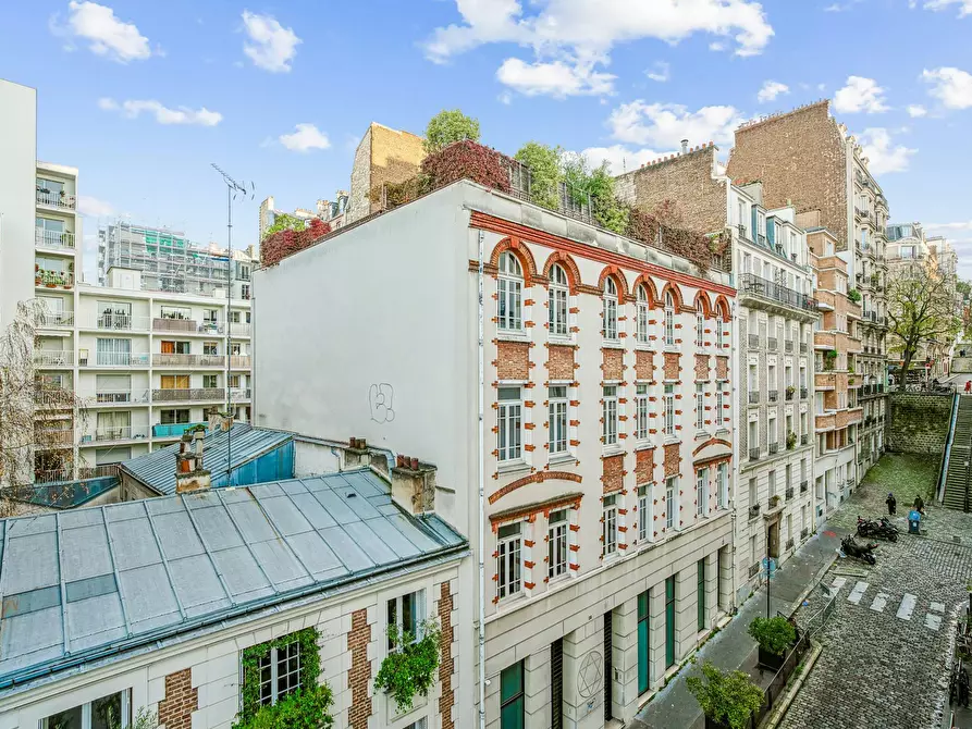 Immagine 2 di Appartamento in affitto  in Rue des Saules a Paris 18