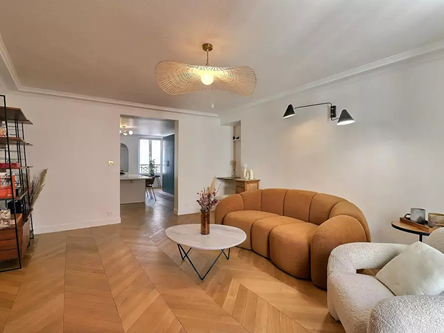 Immagine 5 di Appartamento in affitto  in Rue de Surène a Paris 08