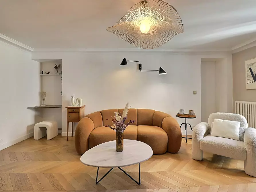 Immagine 1 di Appartamento in affitto  in Rue de Surène a Paris 08