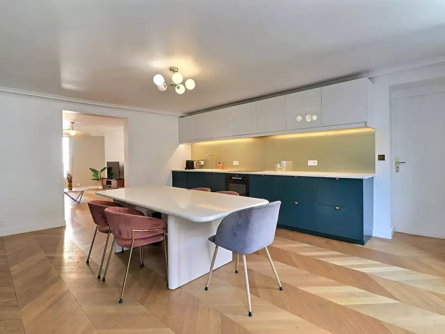 Immagine 9 di Appartamento in affitto  in Rue de Surène a Paris 08