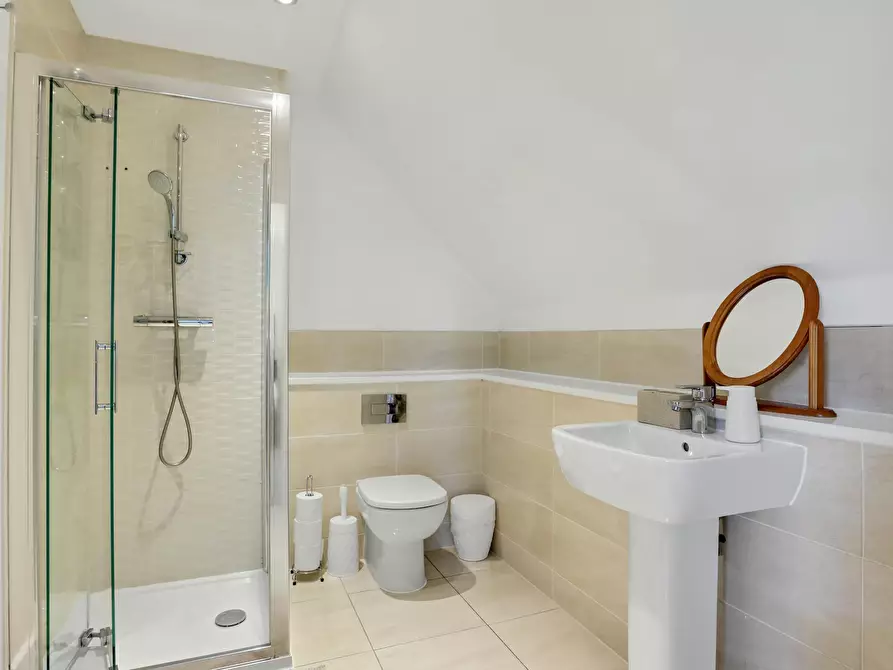Immagine 4 di Casa indipendente in affitto  in Thomas Waters Way a Horley