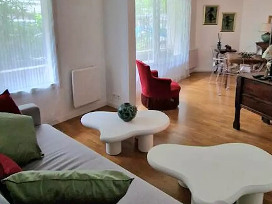 Immagine 1 di Camera in affitto  in Rue Ledru Rollin a Suresnes