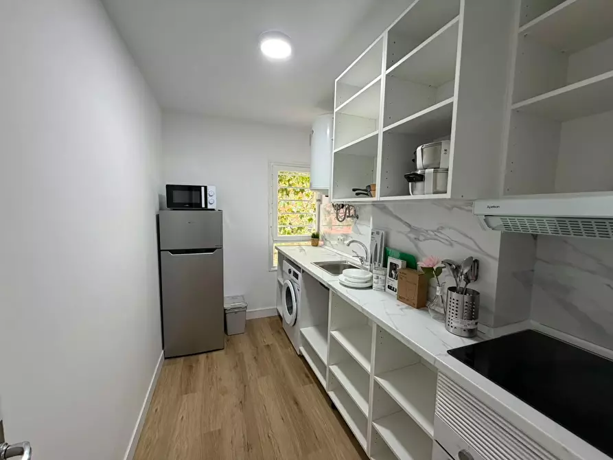 Immagine 8 di Camera in affitto  in Calle de Eugenia de Montijo a Madrid