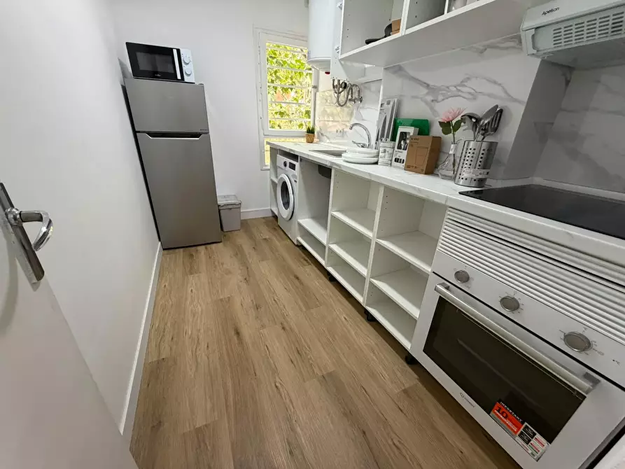 Immagine 9 di Camera in affitto  in Calle de Eugenia de Montijo a Madrid