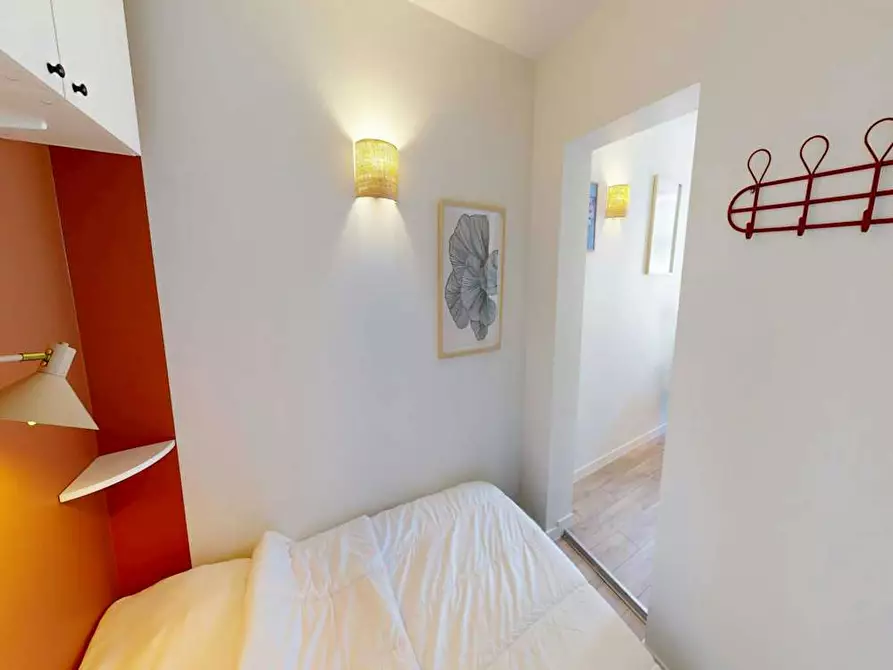 Immagine 4 di Appartamento in affitto  in Rue Lally-Tollendal a Paris