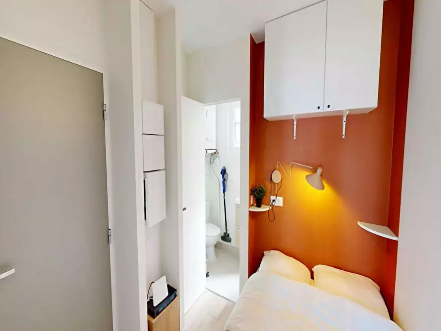 Immagine 2 di Appartamento in affitto  in Rue Lally-Tollendal a Paris