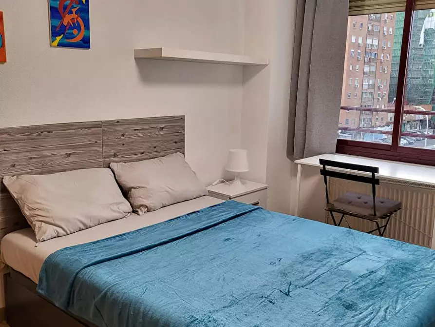 Immagine 4 di Camera in affitto  in Calle de Eduardo Barreiros a Madrid