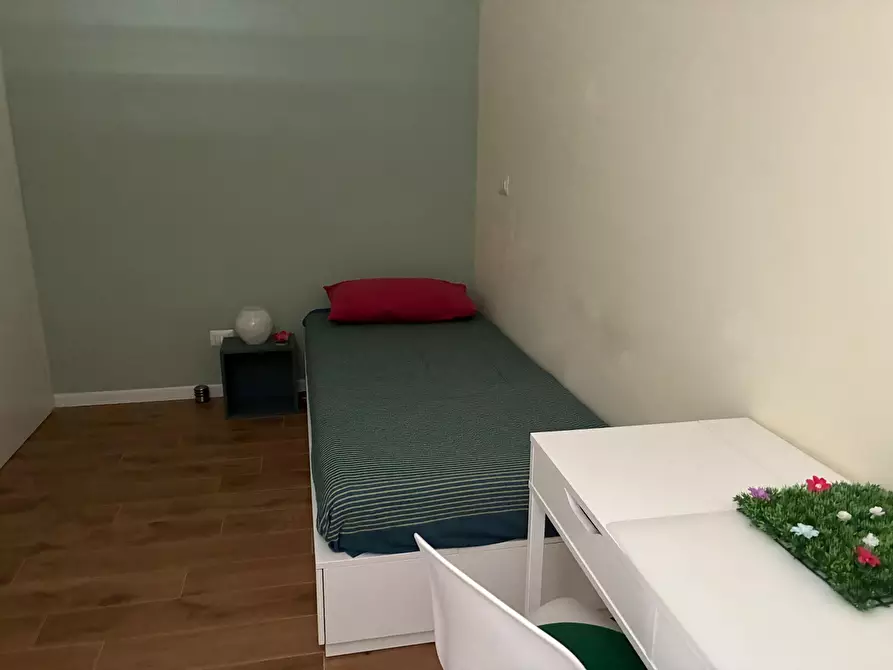 Immagine 1 di Camera in affitto  in Via Oslavia a Sesto San Giovanni