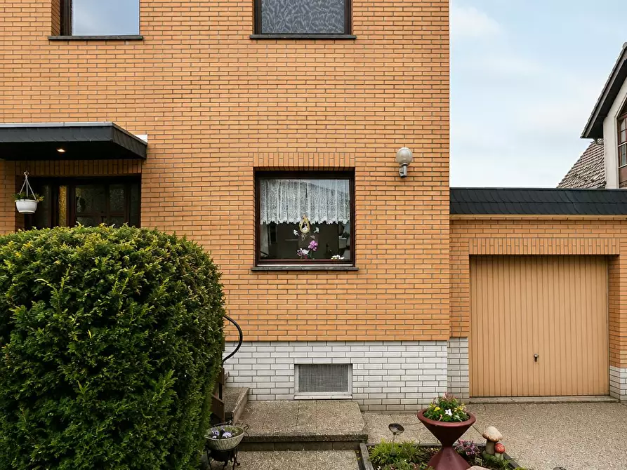 Immagine 3 di Casa indipendente in affitto  in Herscheider Weg a Berlin