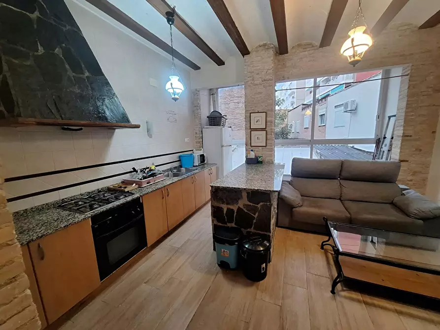 Immagine 1 di Appartamento in affitto  in Carrer d'Àngel Guimerà a Valencia