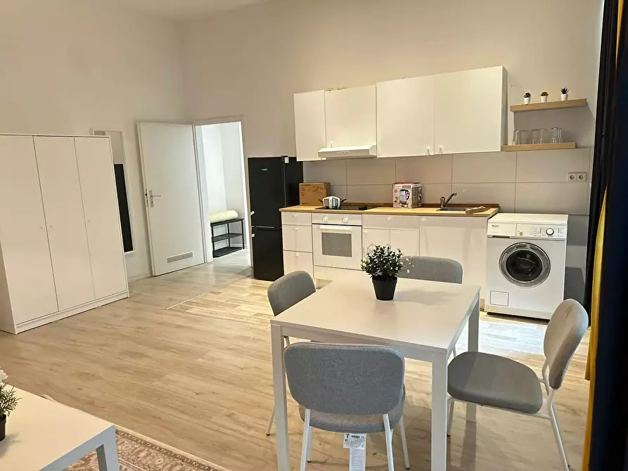 Immagine 4 di Appartamento in affitto  in Huttenstraße a Berlin