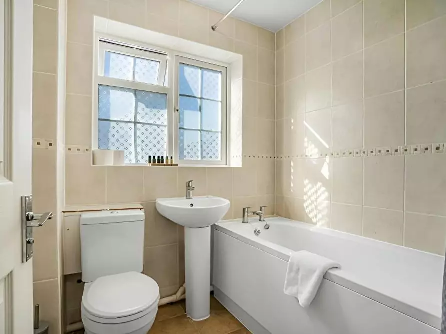 Immagine 3 di Casa indipendente in affitto  in Hunting Gate a Hemel Hempstead