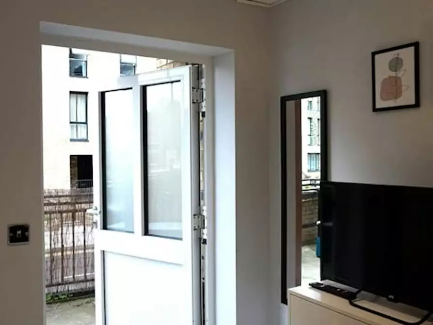 Immagine 5 di Casa indipendente in affitto  in Saint Davids Square a Poplar