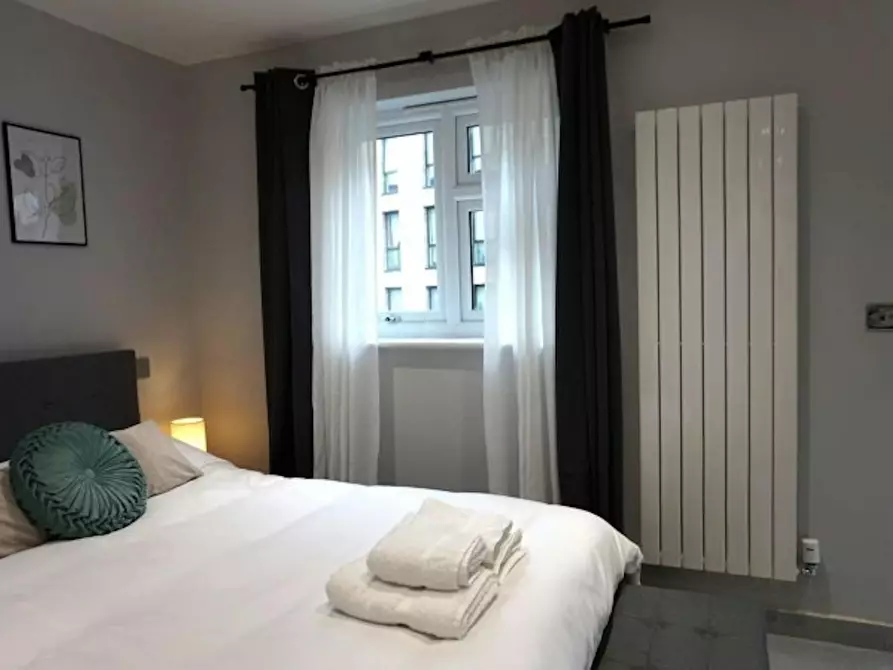 Immagine 4 di Casa indipendente in affitto  in Saint Davids Square a Poplar