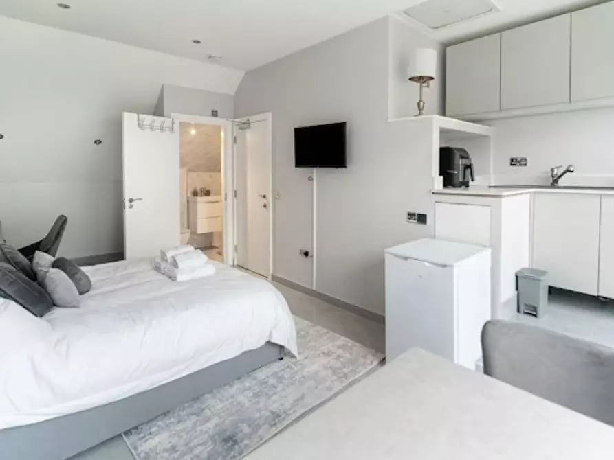 Immagine 1 di Casa indipendente in affitto  in Saint Davids Square a Poplar