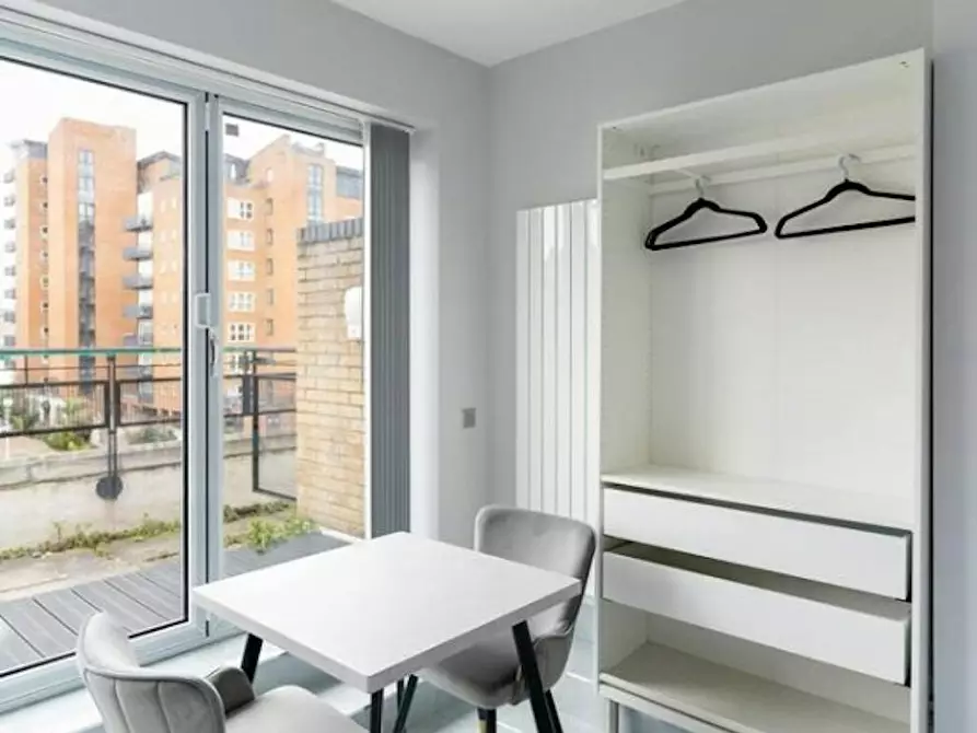 Immagine 3 di Casa indipendente in affitto  in Saint Davids Square a Poplar
