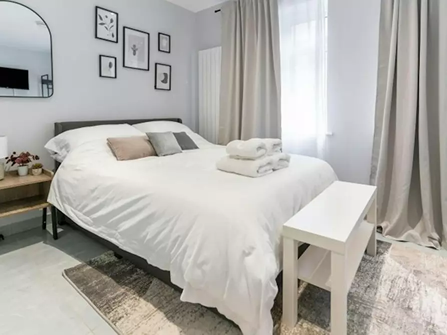 Immagine 1 di Casa indipendente in affitto  in Saint Davids Square a Poplar