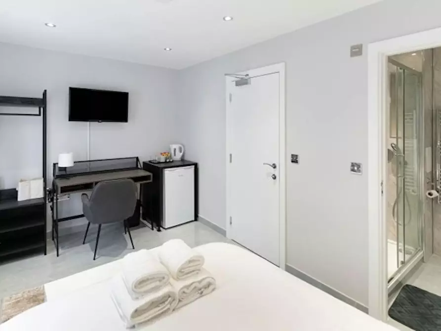 Immagine 3 di Casa indipendente in affitto  in Saint Davids Square a Poplar