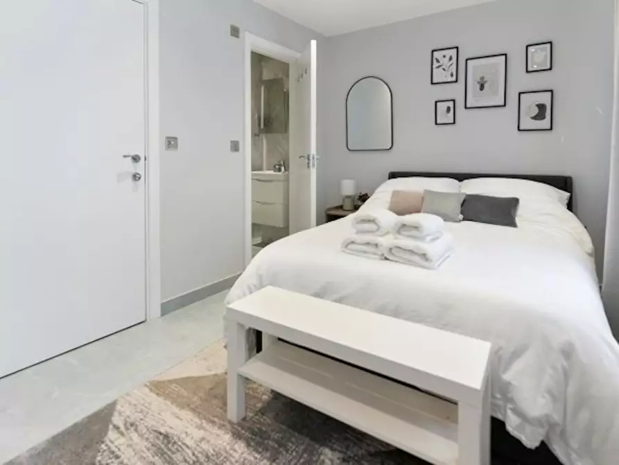 Immagine 6 di Casa indipendente in affitto  in Saint Davids Square a Poplar