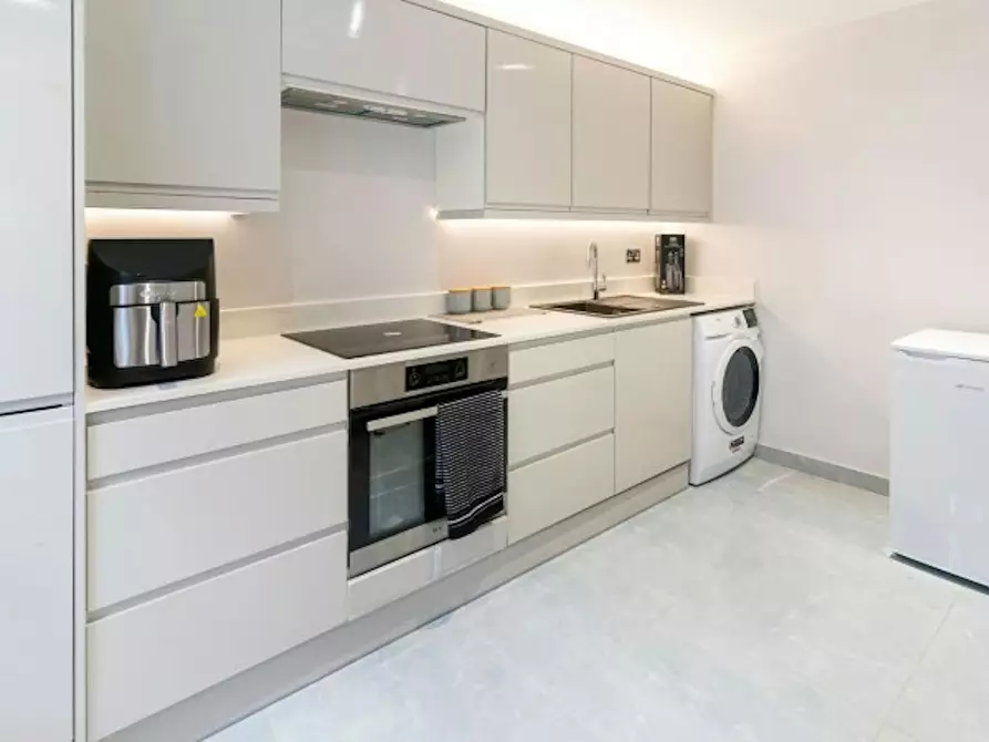 Immagine 5 di Casa indipendente in affitto  in Saint Davids Square a Poplar