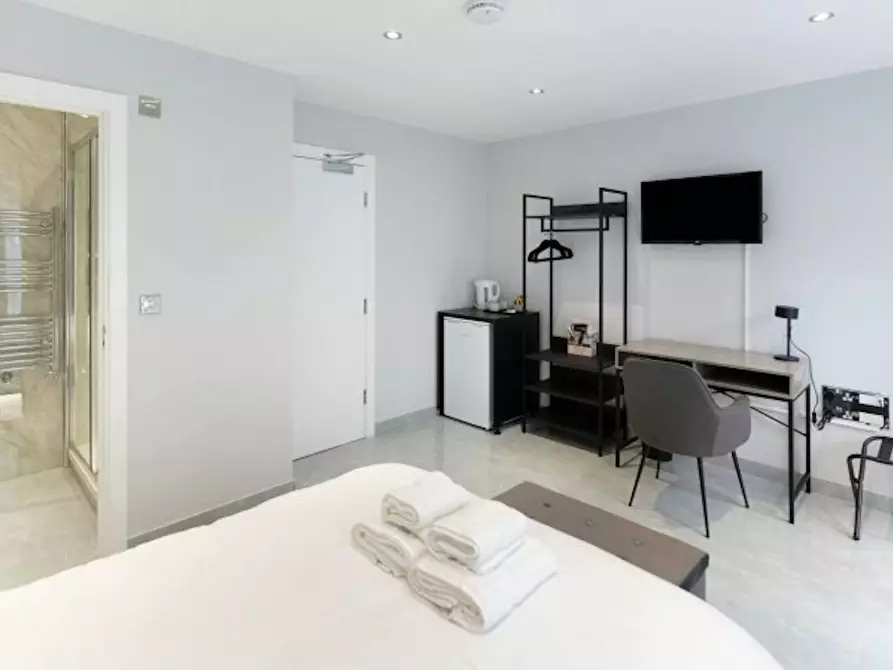 Immagine 1 di Casa indipendente in affitto  in Saint Davids Square a Poplar