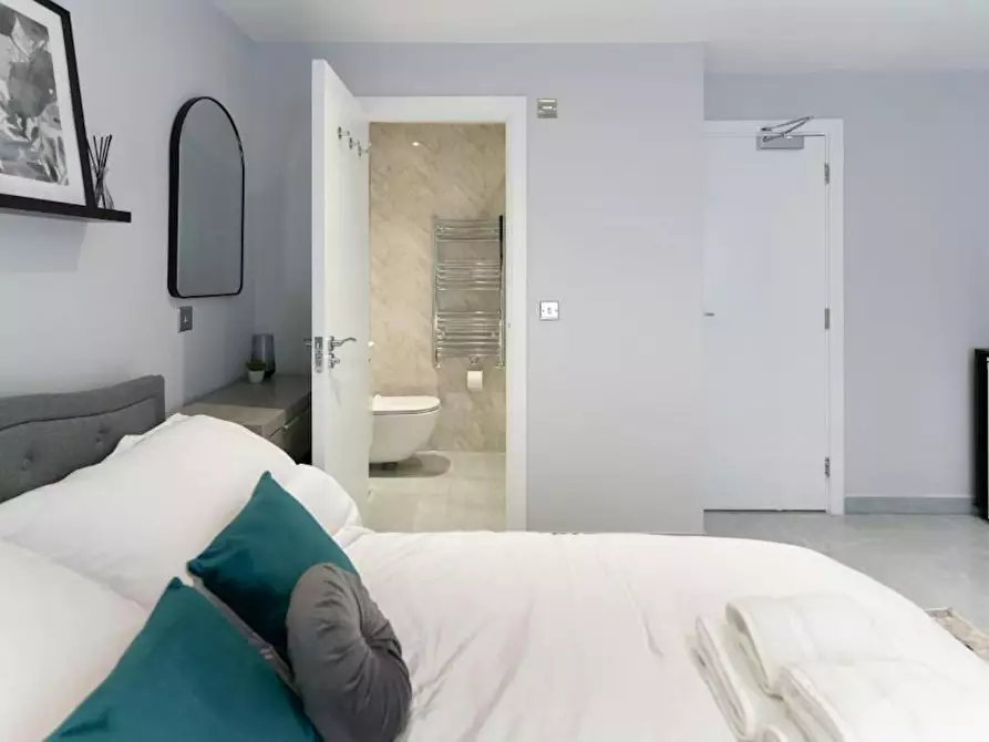Immagine 9 di Casa indipendente in affitto  in Saint Davids Square a Poplar
