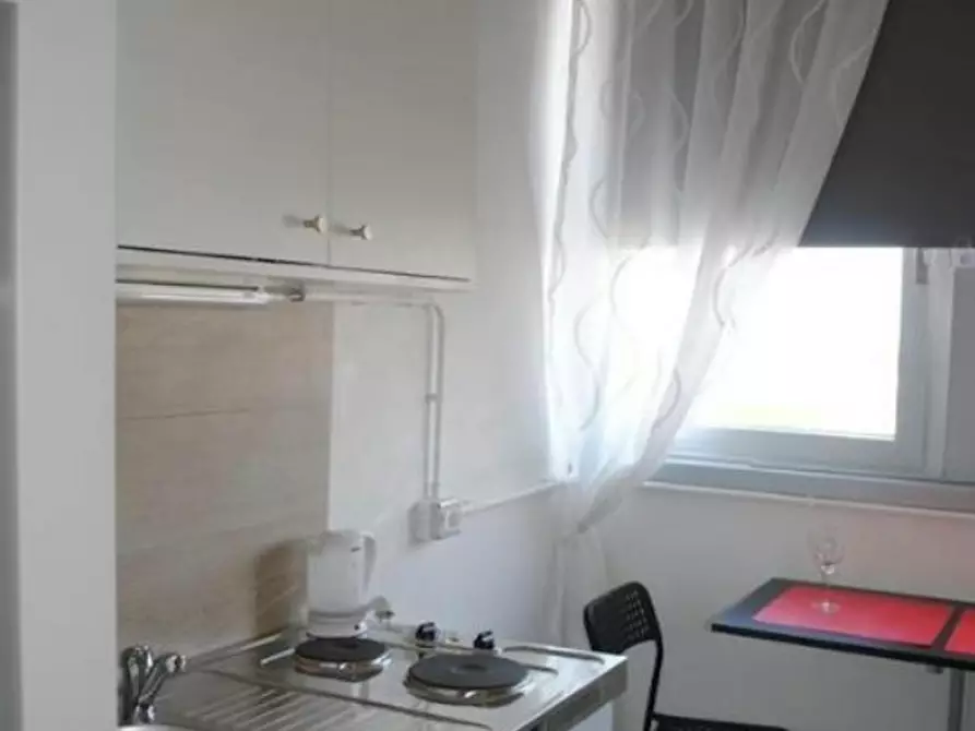 Immagine 5 di Appartamento in affitto  in Viale Principe Amedeo a Rimini