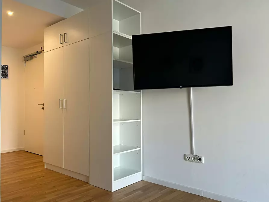 Immagine 9 di Appartamento in affitto  in Leibnizstraße a Berlin