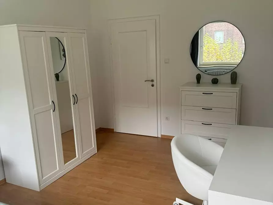 Immagine 3 di Camera in affitto  in Luegallee a Düsseldorf