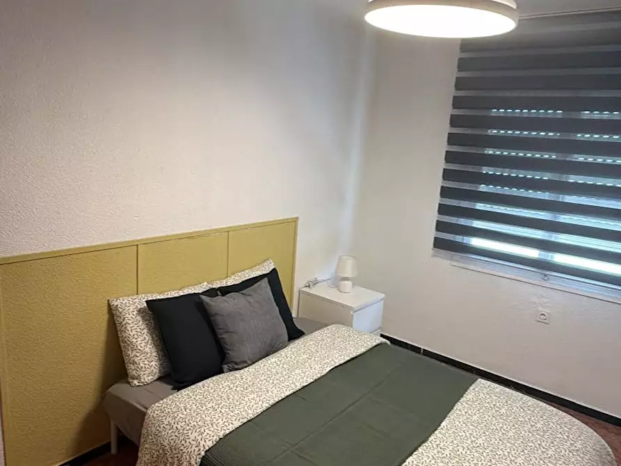 Immagine 2 di Camera in affitto  in Carrer Doctor Just a Alicante/Alacant