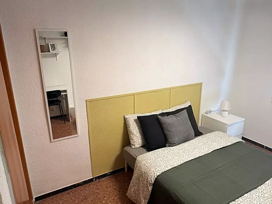 Immagine 1 di Camera in affitto  in Carrer Doctor Just a Alicante/Alacant