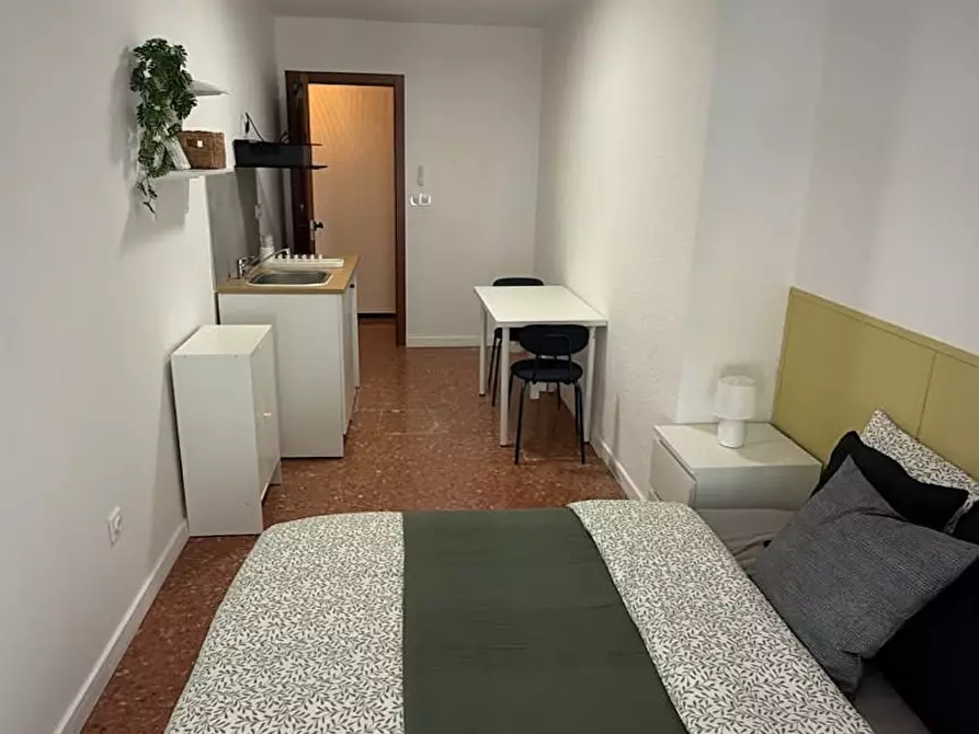 Immagine 1 di Camera in affitto  in Carrer Doctor Just a Alicante/Alacant