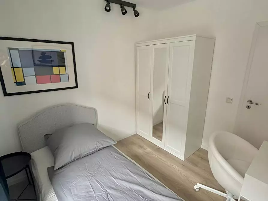 Immagine 10 di Appartamento in affitto  in Rather Straße a Düsseldorf