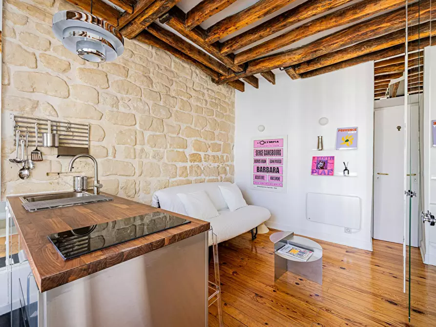 Immagine 6 di Appartamento in affitto  in Rue des Trois Frères a Paris 18