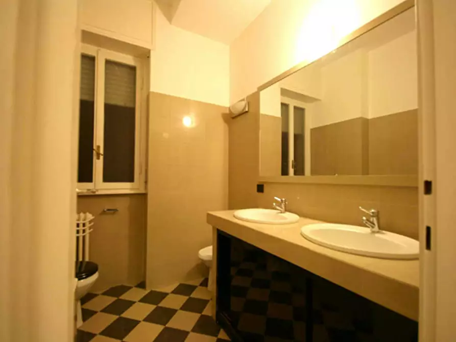 Immagine 5 di Camera in affitto  in Via Francesco dall'Ongaro a Milano