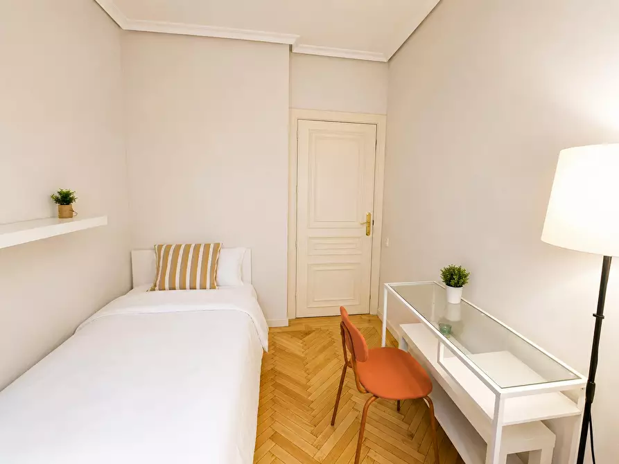 Immagine 3 di Camera in affitto  in Cuesta de San Vicente a Madrid