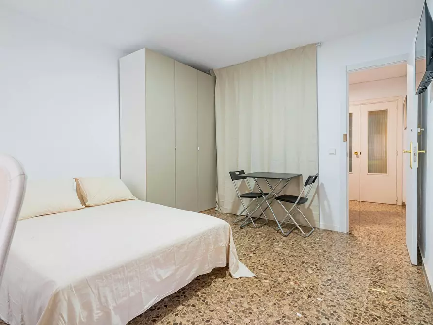 Immagine 2 di Appartamento in affitto  in Carrer de la Pianista Empar Iturbi a Valencia