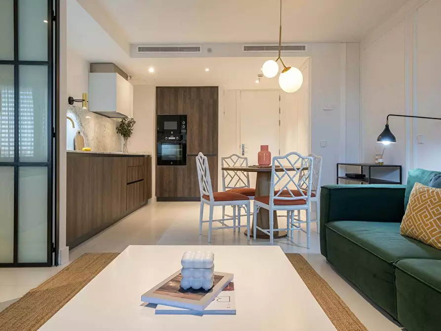 Immagine 6 di Appartamento in affitto  in Calle de Orense a Madrid