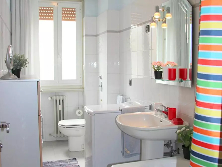 Immagine 10 di Camera in affitto  in Via Stendhal a Milano