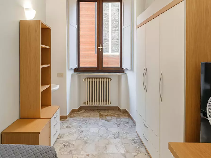 Immagine 8 di Camera in affitto  in Via del Porrione a Siena