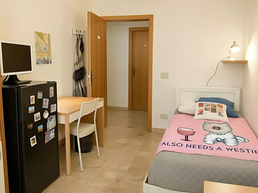 Immagine 2 di Camera in affitto  in Via del Porrione a Siena